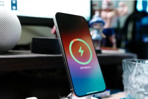 镇原苹果15换屏服务分享用什么充电器给iPhone15充电更好 